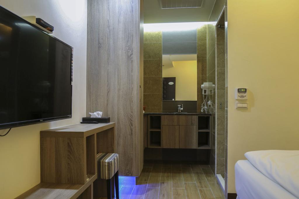 德瑞旅店direct Hotel Kaohsiung Exterior foto